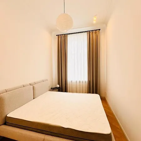 в центрі Apartment *